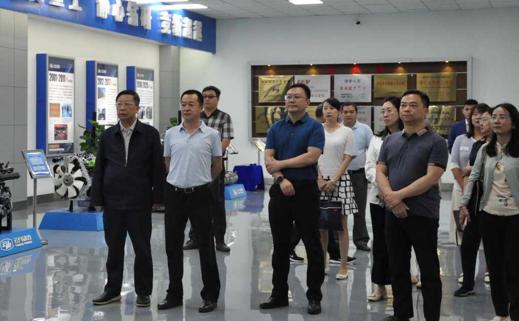 昆明市国资委党组书记王磊一行到云南EVO真人动力集团有限公司发展调研