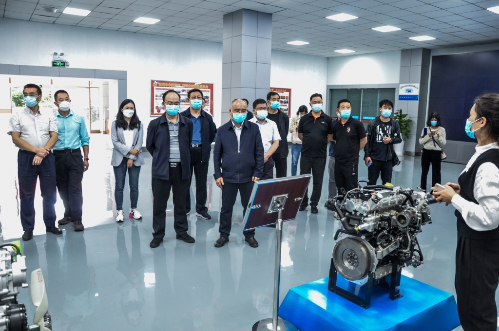 昆明市人大常委会有关辅导到EVO真人动力发展调研