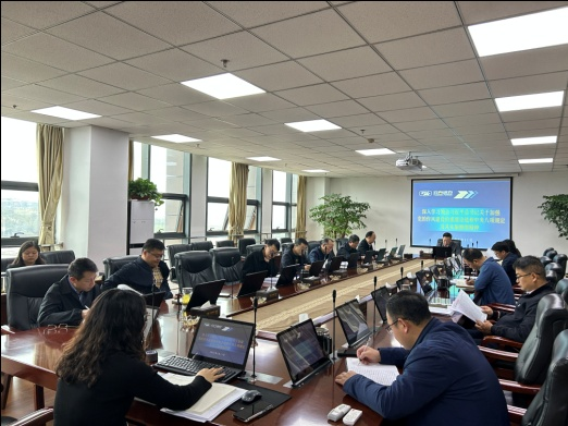 公司进行深刻贯彻中央八项划放心灵进建教育想书班暨理论进建中心组进建会议