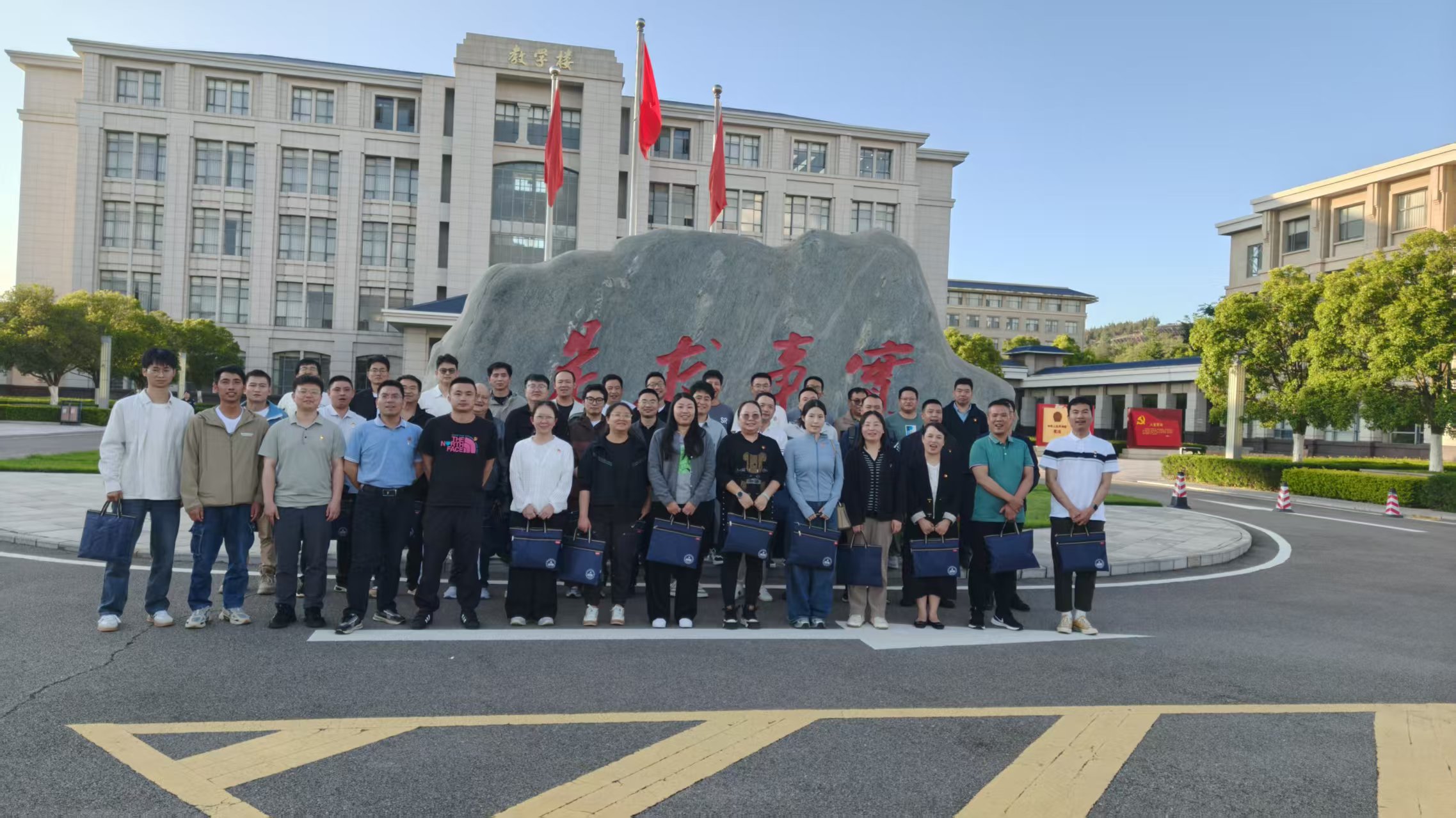 EVO真人动力进行2025年党员根基培训示范班